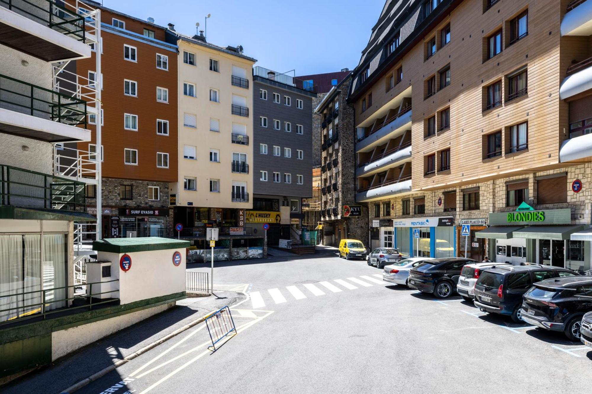 Sky. Apt Pas frente de pistas - Wifi+Netflix Pas De La Casa Exterior foto